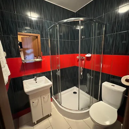 여관 Malinowy Dwor