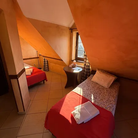 여관 Malinowy Dwor