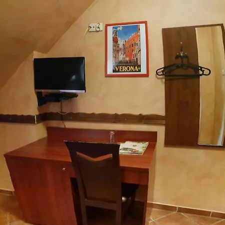 Malinowy Dwor 여관 루다 실롱스카