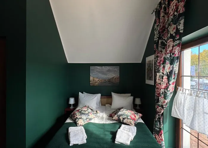 Malinowy Dwór Inn *